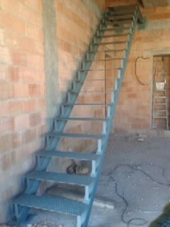 ESCALERA METALICA PARA PELDAÑOS MADERA